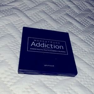 Younique Eyeshadow Palate of Nine Colors.Used 2 Times.